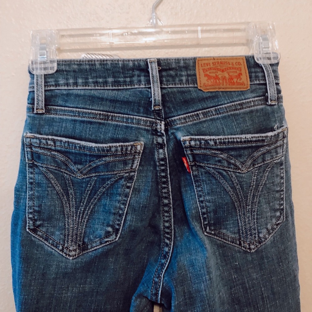721 High Rise Skinny Levi jeans!!
